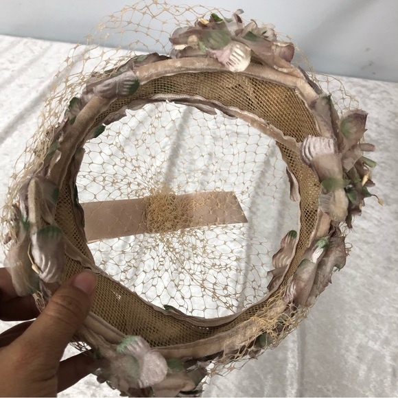 Vintage pillbox hat floral w/netting - Picture 5 of 7